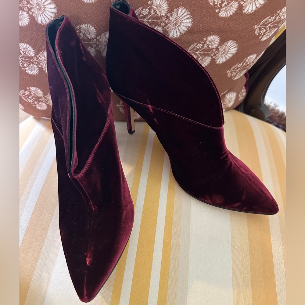 New BODEN Crushed Velvet Burgundy Boot Shoe Size EU 40